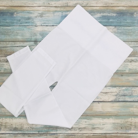 Diamond Band Capri Leggings - Picture 4 of 6